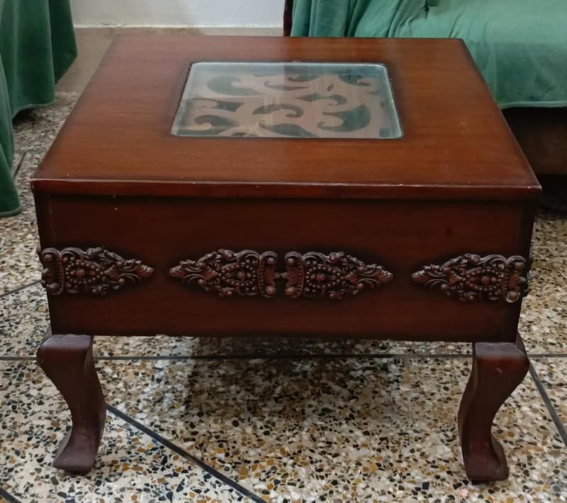 Set of 3 tables – center and side tables for sofa. 3