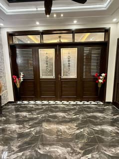 10 Marla Ultra Luxury House for Sale in Bahria Town Lahore At an Amazing Price!