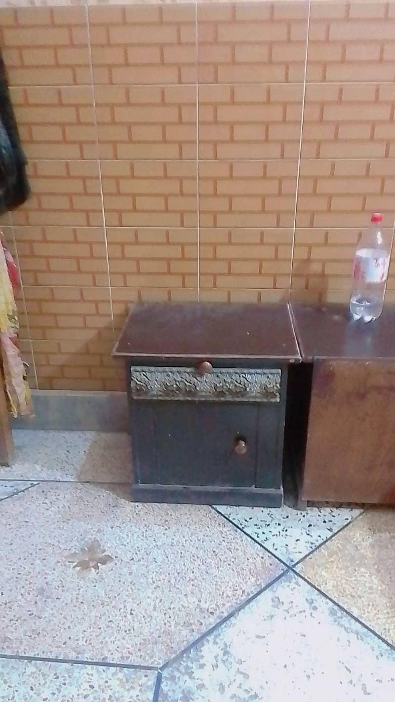 bed side table only without matres 1