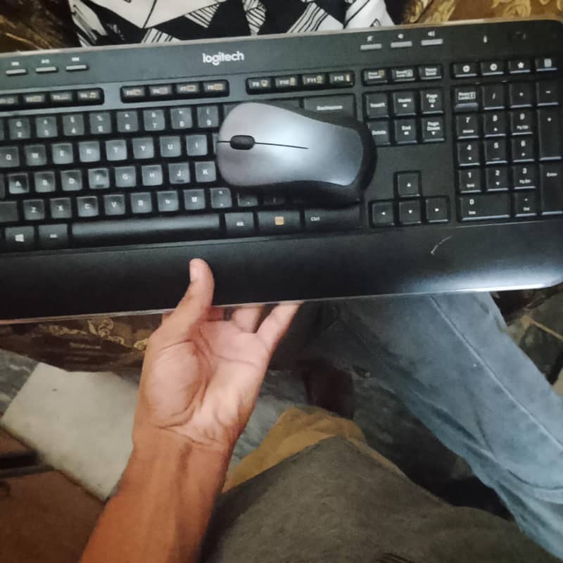 PC gaming i5 4th generation with 2 gb graphics card. wireless keyboard 0