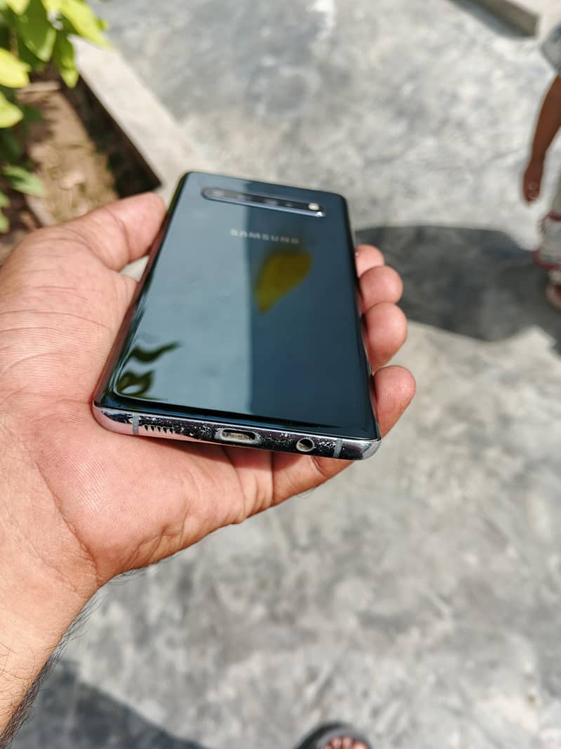 Exchange possible with laptop/Samsung S10 plus 5g big display 6,7 2