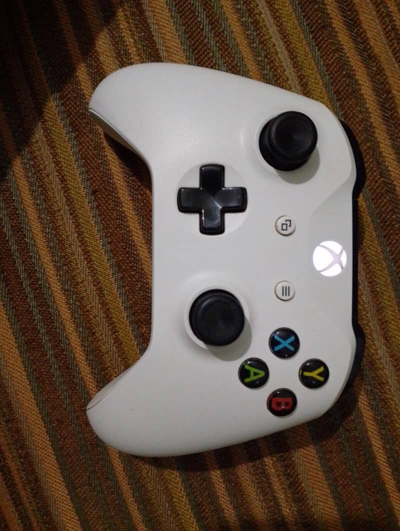 Xbox one  controller. Like new controller. 0