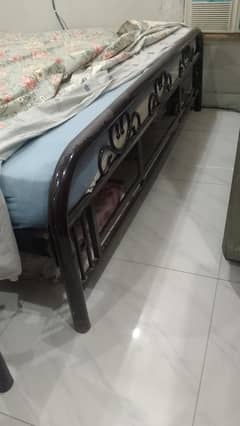 big size iron bed