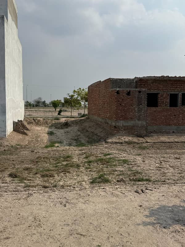 5 MARLA HOT LOCATION PLOT IN DIAMOND BLOCK HOT LOCATION 1