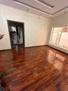 1 KANAL 3 BEDS LOWER