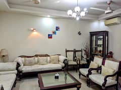 1 KANAL COMMERCIAL 6 BEDS HOUSE FOR FAMILY AND ANY KIND OF COMMERCIAL ACTIVITY ON 80Ft ROAD