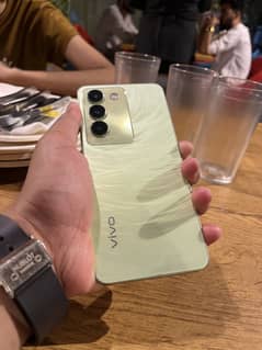 Vivo y100