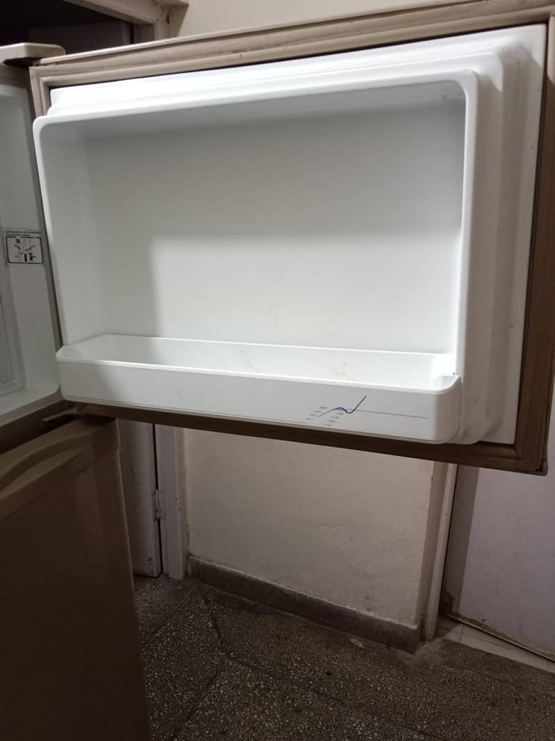 Refrigerator in Good running condition 3