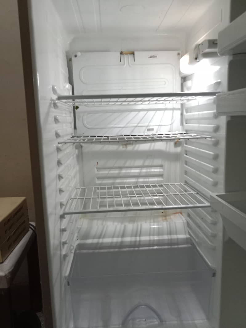Refrigerator in Good running condition 5