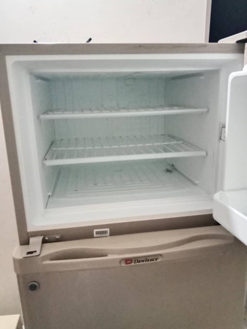 Refrigerator in Good running condition 7