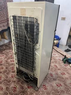 Fridge for sale, گیس ڈلوانے کی ضرورت ہوگی