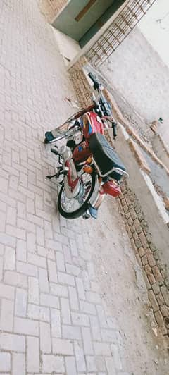 Assalam Alaikum  Yamaha 2 stroke 2012 model genuine halat mein hai