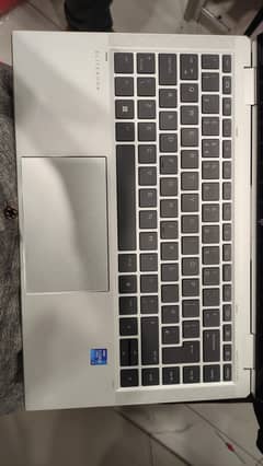 HP 1040 G8