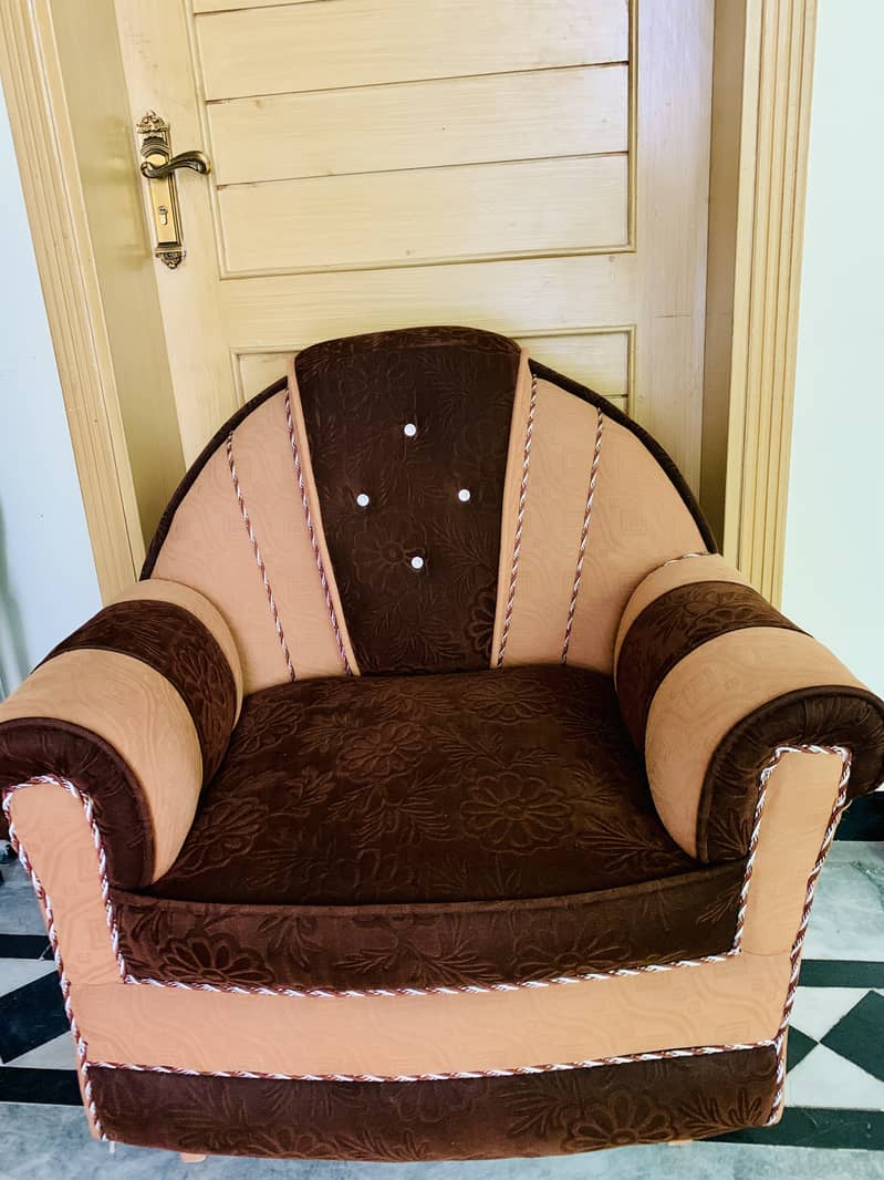 5 Seater Sofa Set With A Set Of 3 Tables 1