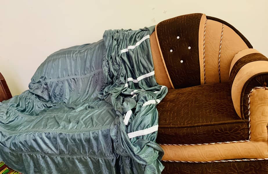 5 Seater Sofa Set With A Set Of 3 Tables 4
