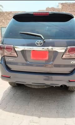 Toyota Fortuner (Fully Maintained Toyota Motors)