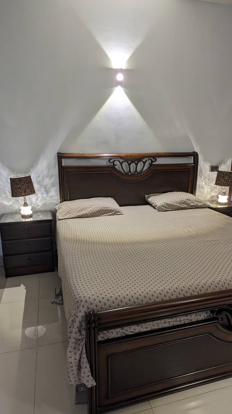 Complete bed set with side tables and dressing 0