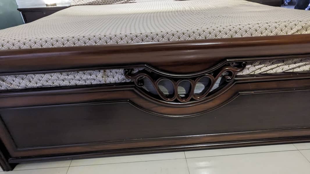 Complete bed set with side tables and dressing 3