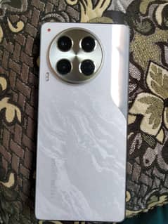 Tecno camon 30