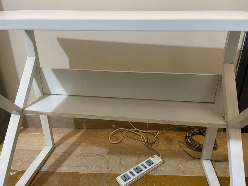 White computer table 1