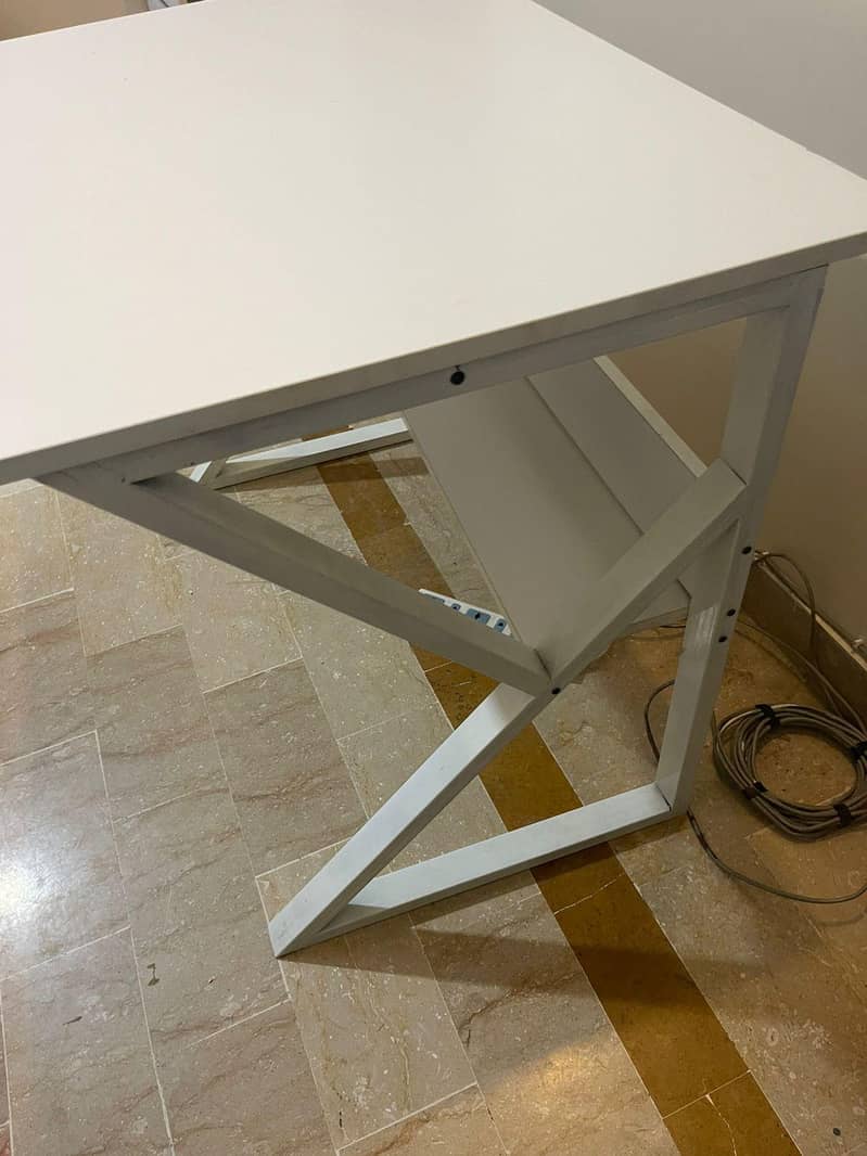 White computer table 2