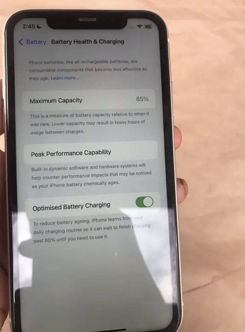 Iphone11 jv 128 gb in good condition display change 6