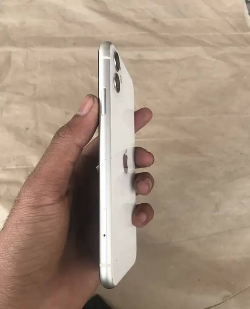 Iphone11 jv 128 gb in good condition display change 7