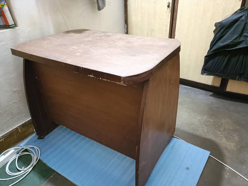 Study Tablei Urgent Sale | Computer Table 1
