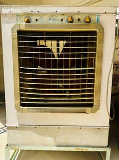 Air cooler with front grill