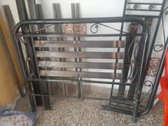 SINGLE BED / CONDITION 10/8. . .