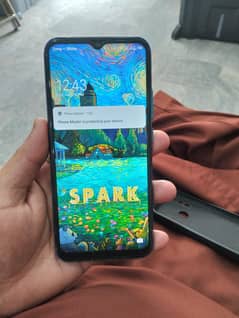 techno spark 6 Go 4/64 10/8