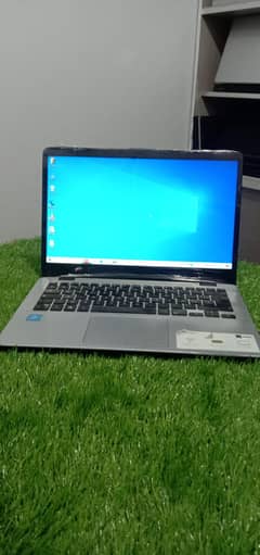ASUS vivobook with Intel(R) Pentium(R) CPU 4405U in 10/10 condition