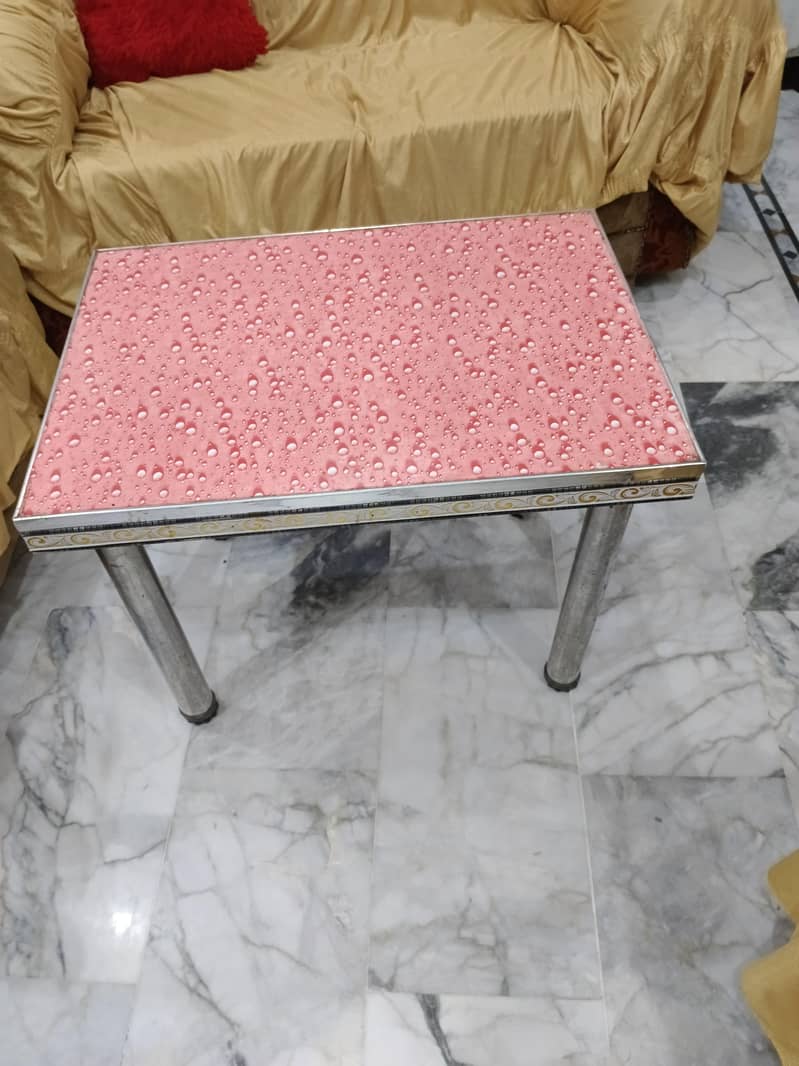use sofa but totally new 3 2 1 set  +1 smal table  and 2 side table 3