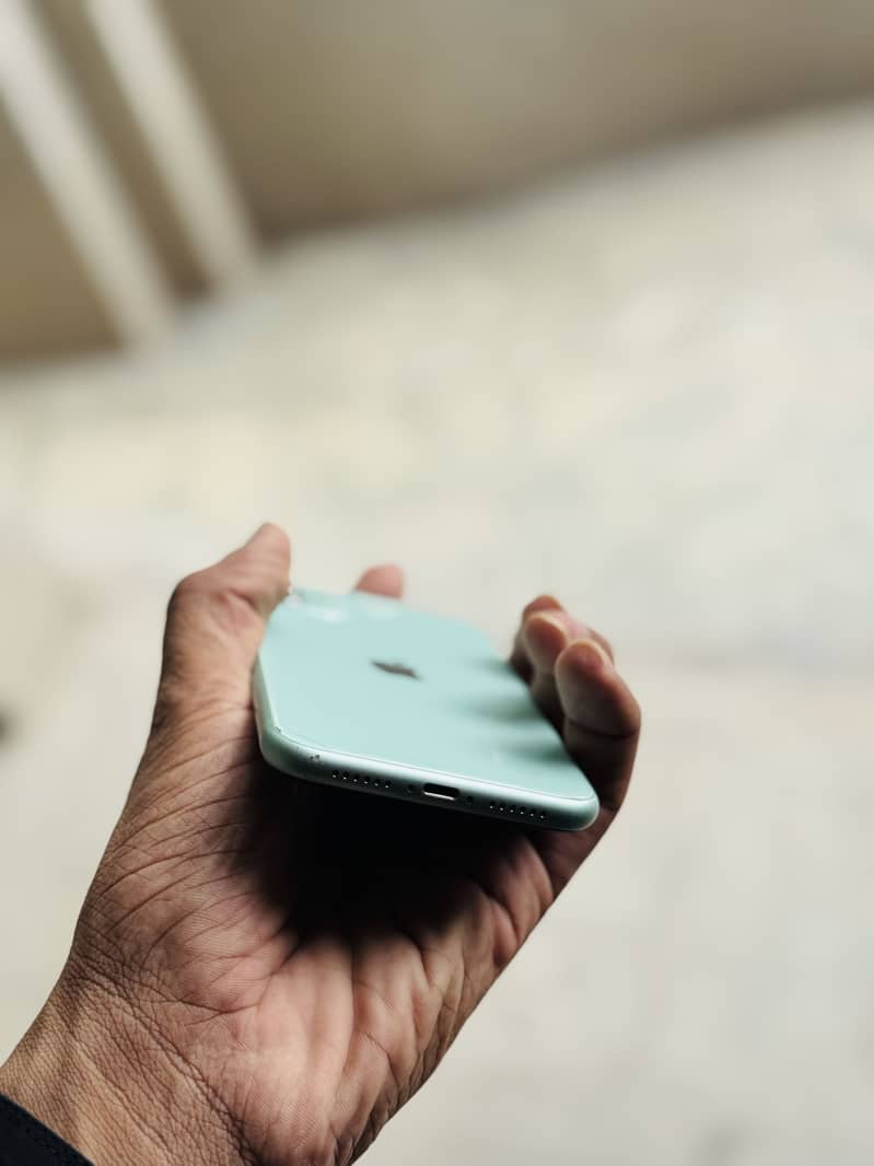 I phone 11 non pta 128gb whatsp py msg only 8