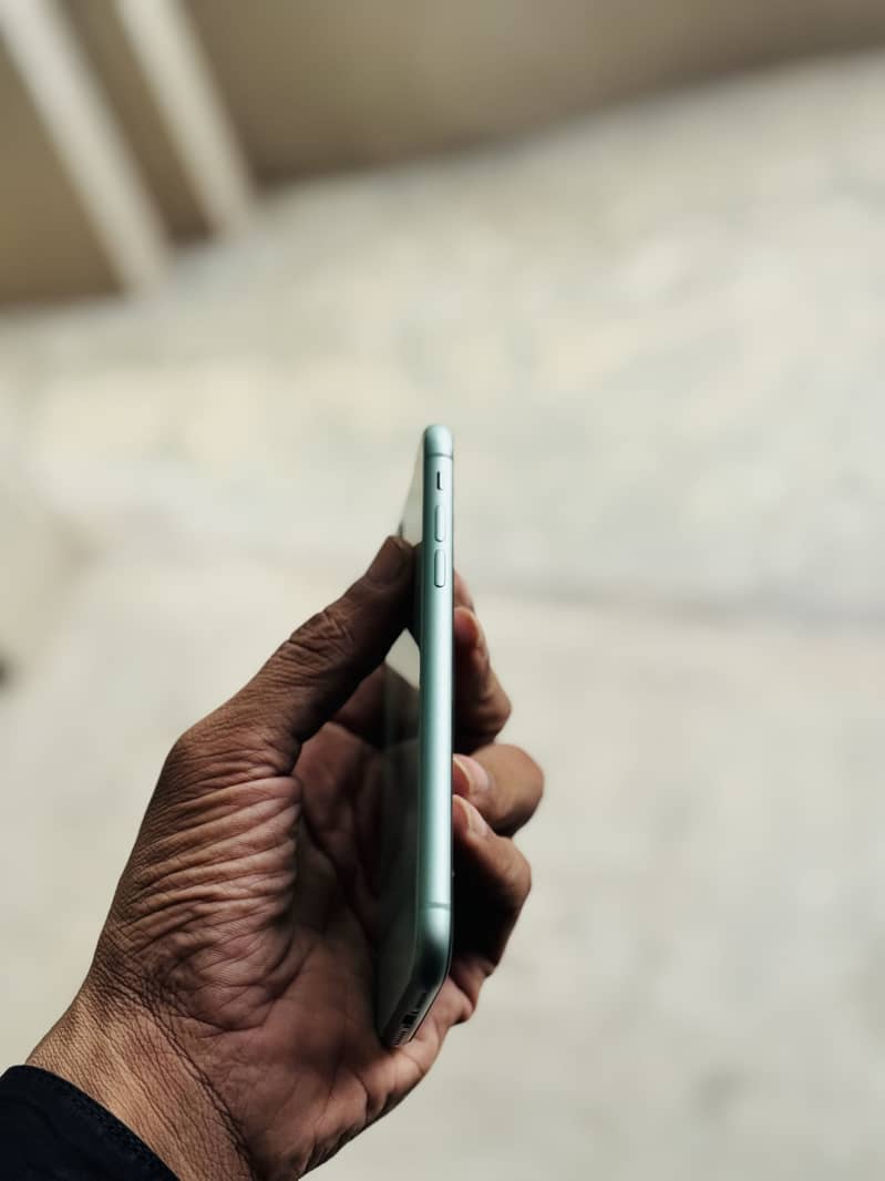 I phone 11 non pta 128gb whatsp py msg only 9