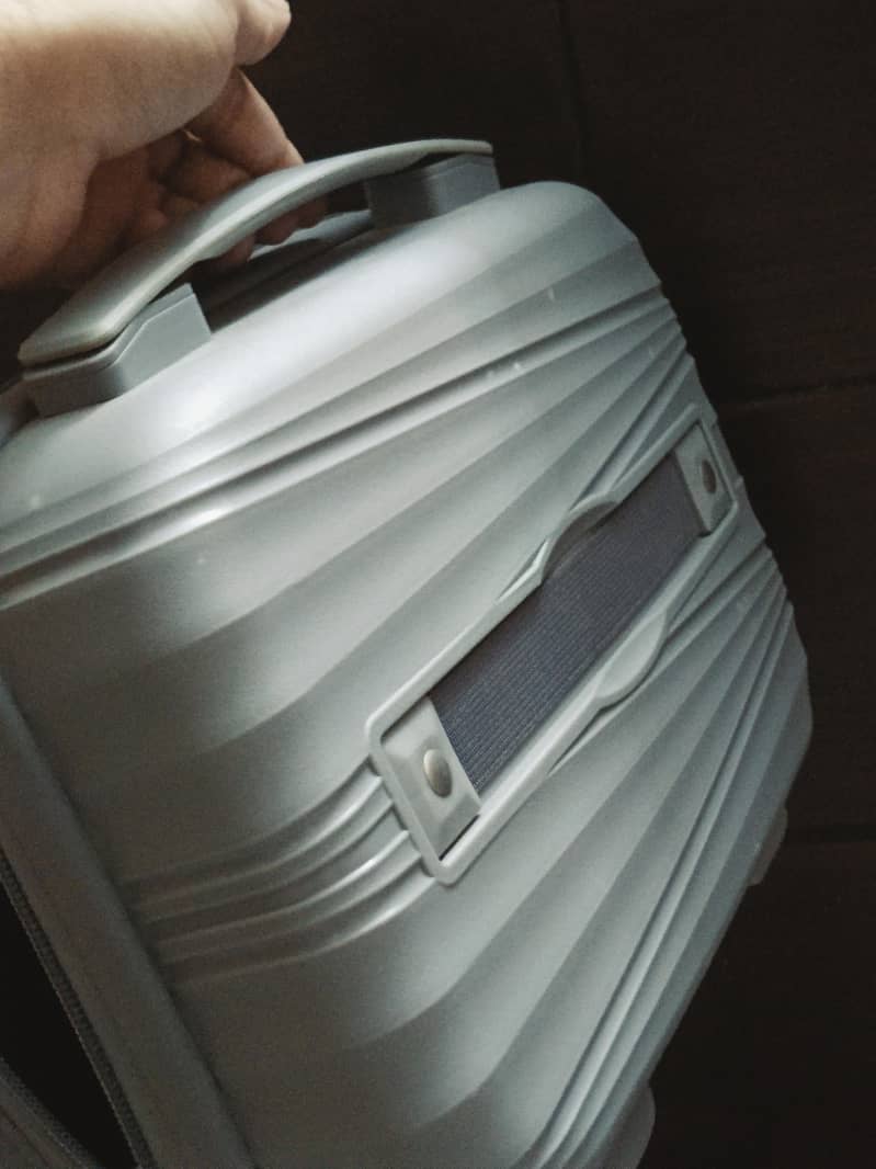Unbreakable Vanity Case – Hard Shell with Flexibility 2