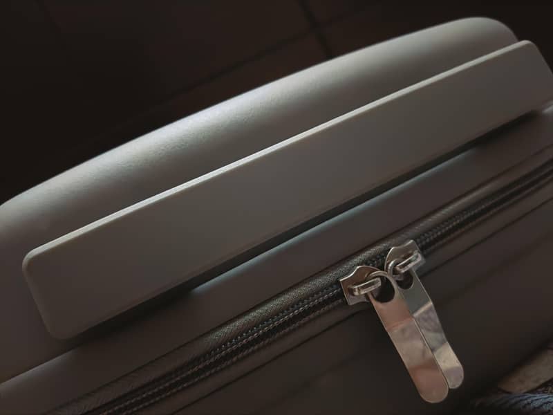 Unbreakable Vanity Case – Hard Shell with Flexibility 4