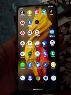 Aquos R7 8Gin1 . . 12-256. cundion 10 by 10