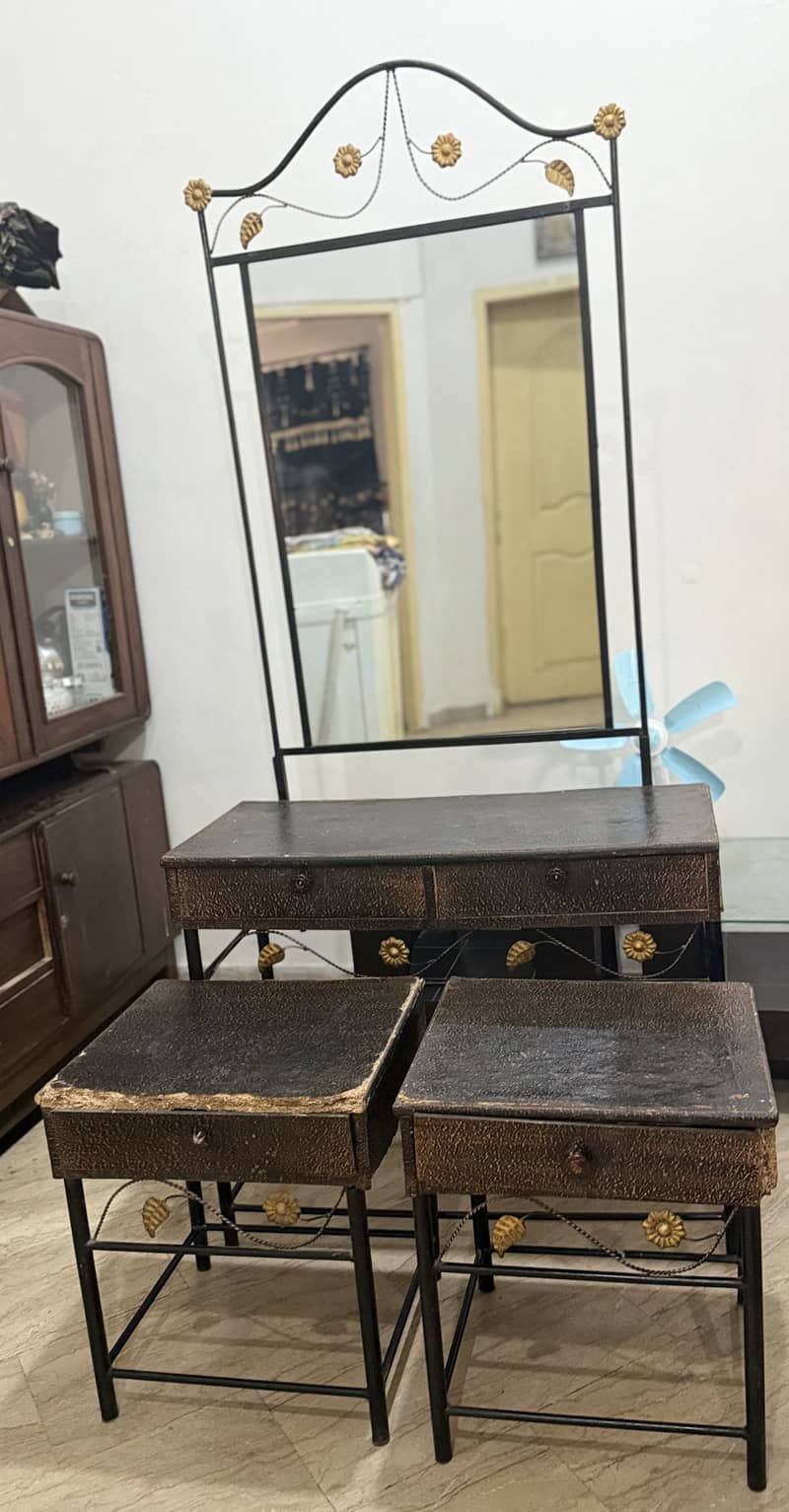 A dressing table and two side tables 1