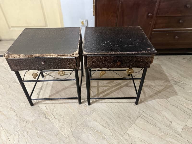 A dressing table and two side tables 2
