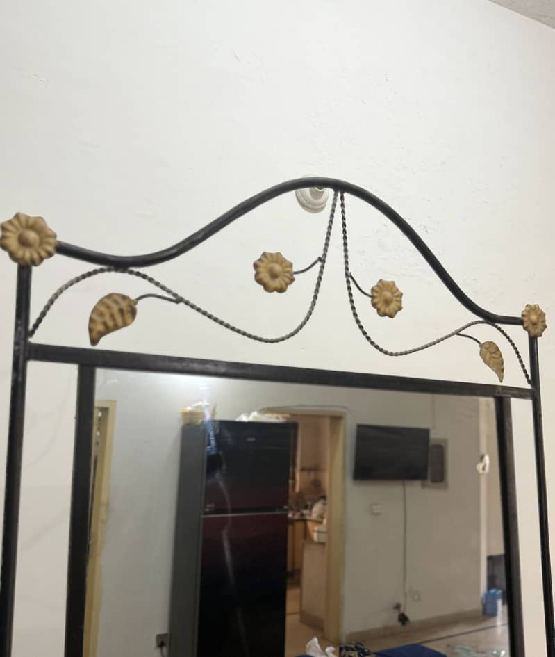 A dressing table and two side tables 3