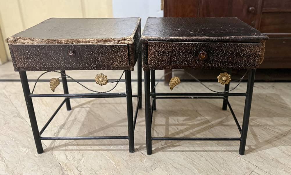A dressing table and two side tables 5
