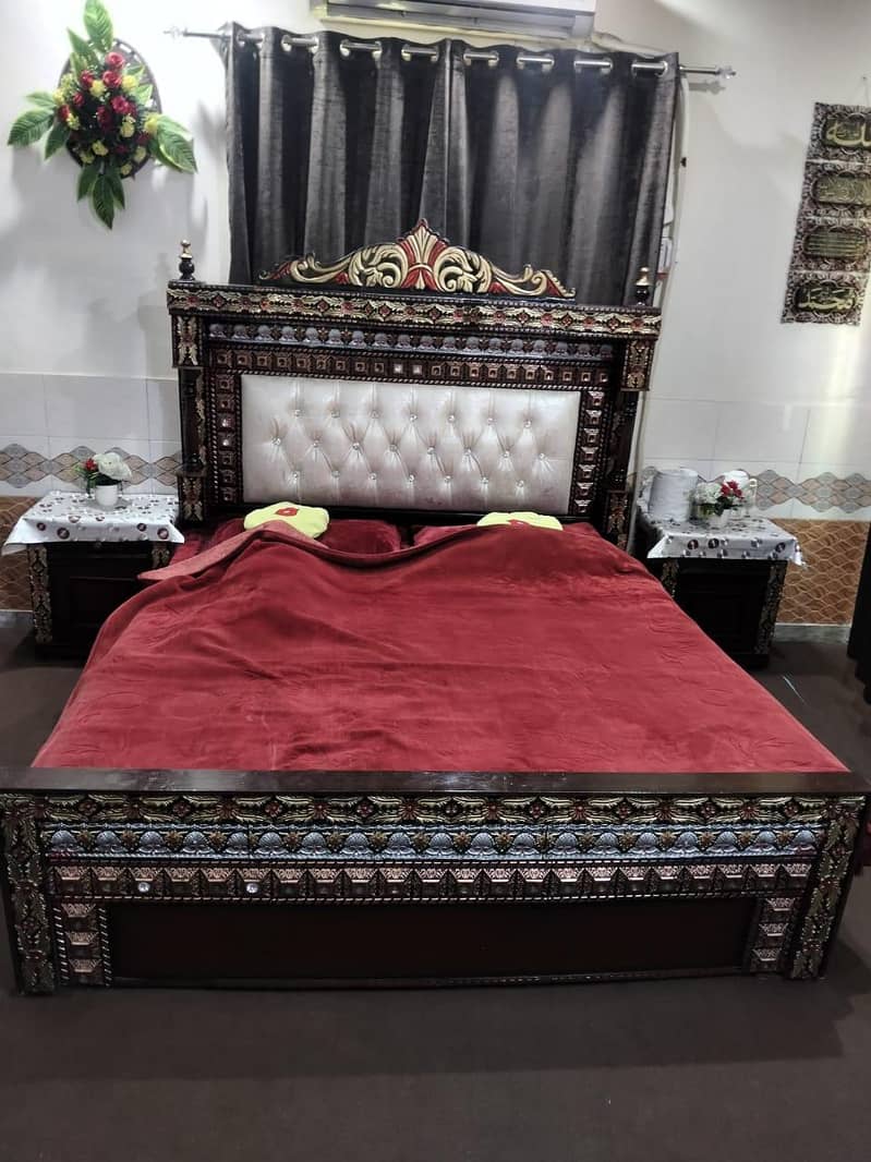 bed with side table and dressing table and almari 0