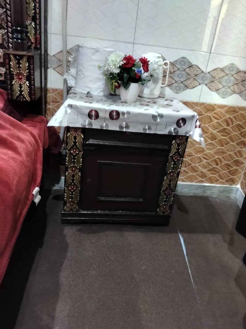 bed with side table and dressing table and almari 2