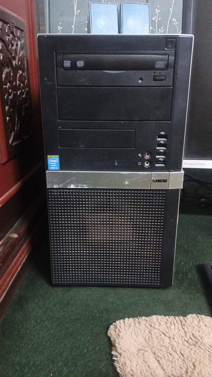gaming computer set with LCD and keyboard 0