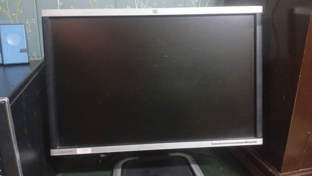 gaming computer set with LCD and keyboard 1