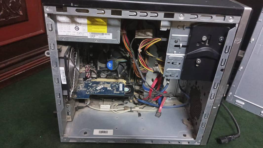 gaming computer set with LCD and keyboard 3