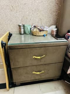 Kind size bed and 2 side tables.