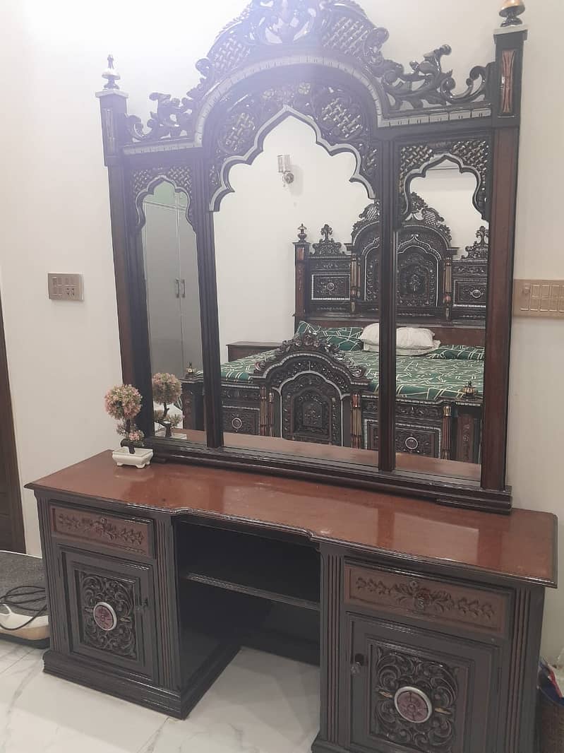 bed with side table and dressing table 4