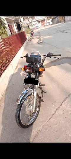 united bike 2022 model Islamabad numbr lush condition